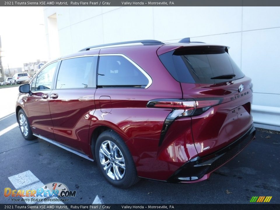 2021 Toyota Sienna XSE AWD Hybrid Ruby Flare Pearl / Gray Photo #11
