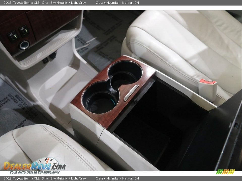 2013 Toyota Sienna XLE Silver Sky Metallic / Light Gray Photo #14