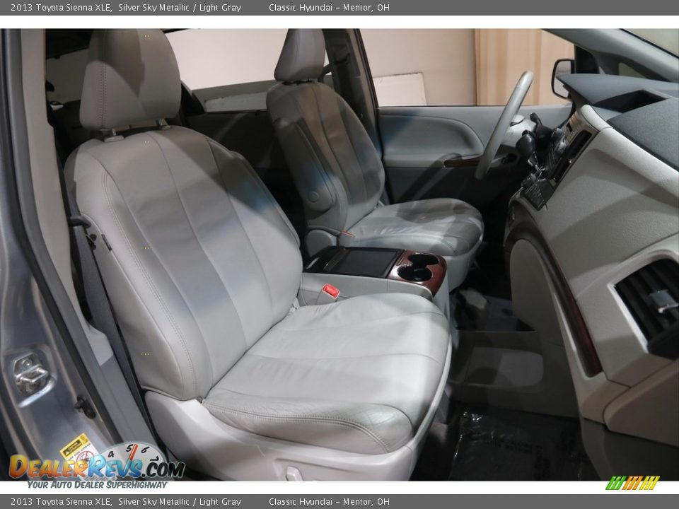 2013 Toyota Sienna XLE Silver Sky Metallic / Light Gray Photo #15