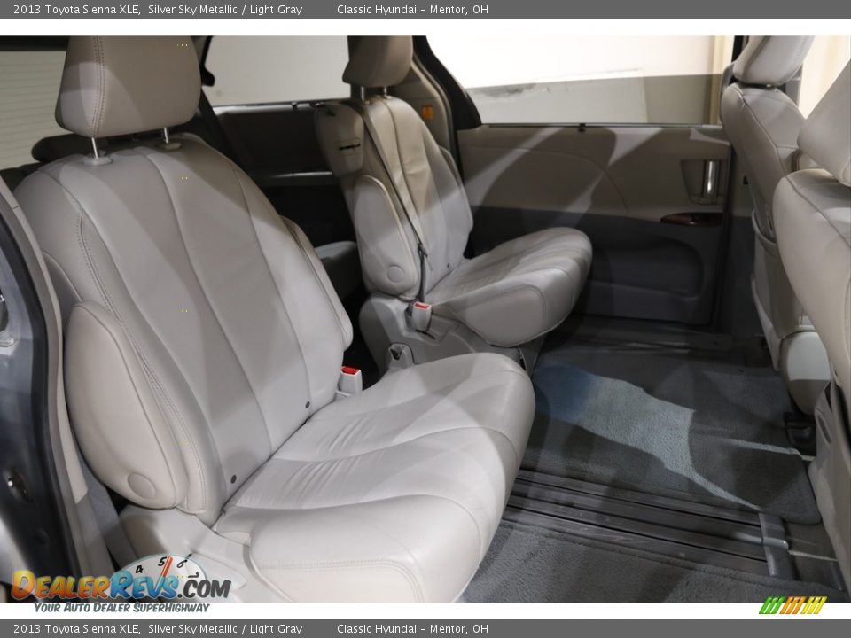 2013 Toyota Sienna XLE Silver Sky Metallic / Light Gray Photo #16
