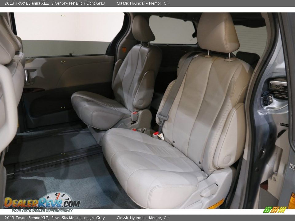 2013 Toyota Sienna XLE Silver Sky Metallic / Light Gray Photo #17