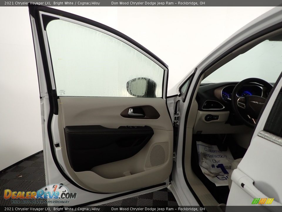 2021 Chrysler Voyager LXI Bright White / Cognac/Alloy Photo #11