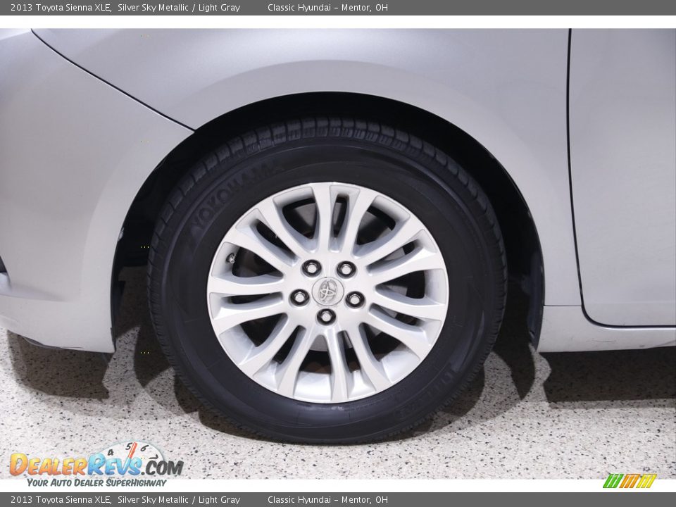 2013 Toyota Sienna XLE Silver Sky Metallic / Light Gray Photo #22
