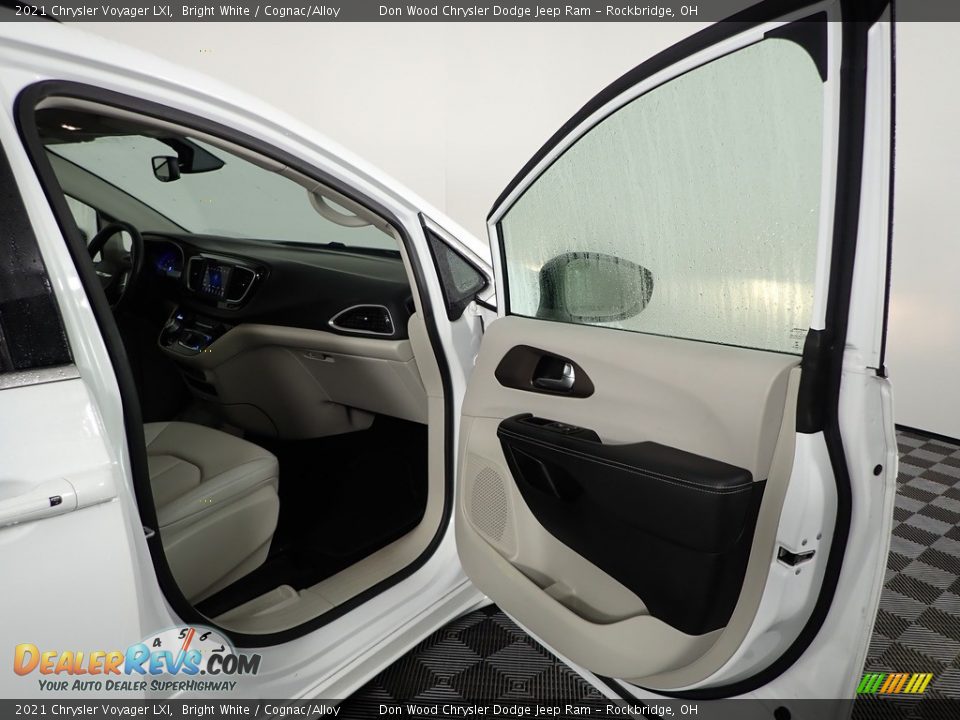 2021 Chrysler Voyager LXI Bright White / Cognac/Alloy Photo #27