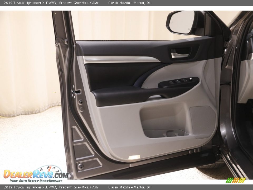 2019 Toyota Highlander XLE AWD Predawn Gray Mica / Ash Photo #4