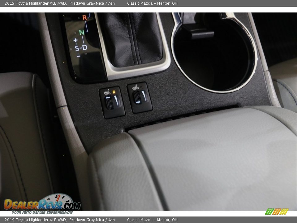 2019 Toyota Highlander XLE AWD Predawn Gray Mica / Ash Photo #15