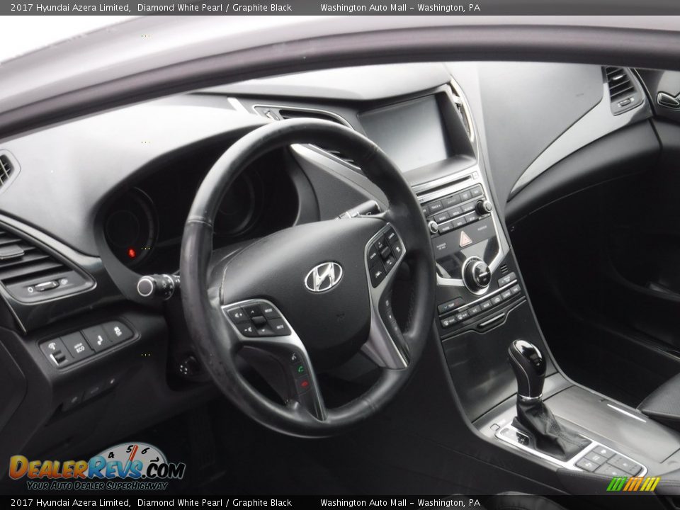 Dashboard of 2017 Hyundai Azera Limited Photo #13