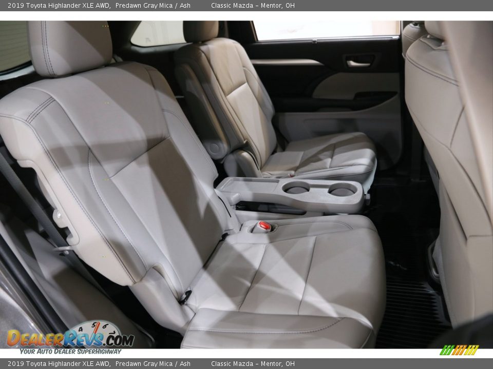 2019 Toyota Highlander XLE AWD Predawn Gray Mica / Ash Photo #18