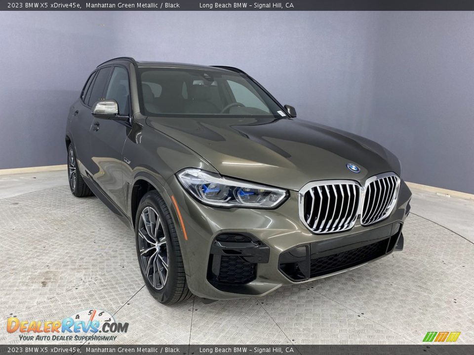 Front 3/4 View of 2023 BMW X5 xDrive45e Photo #26