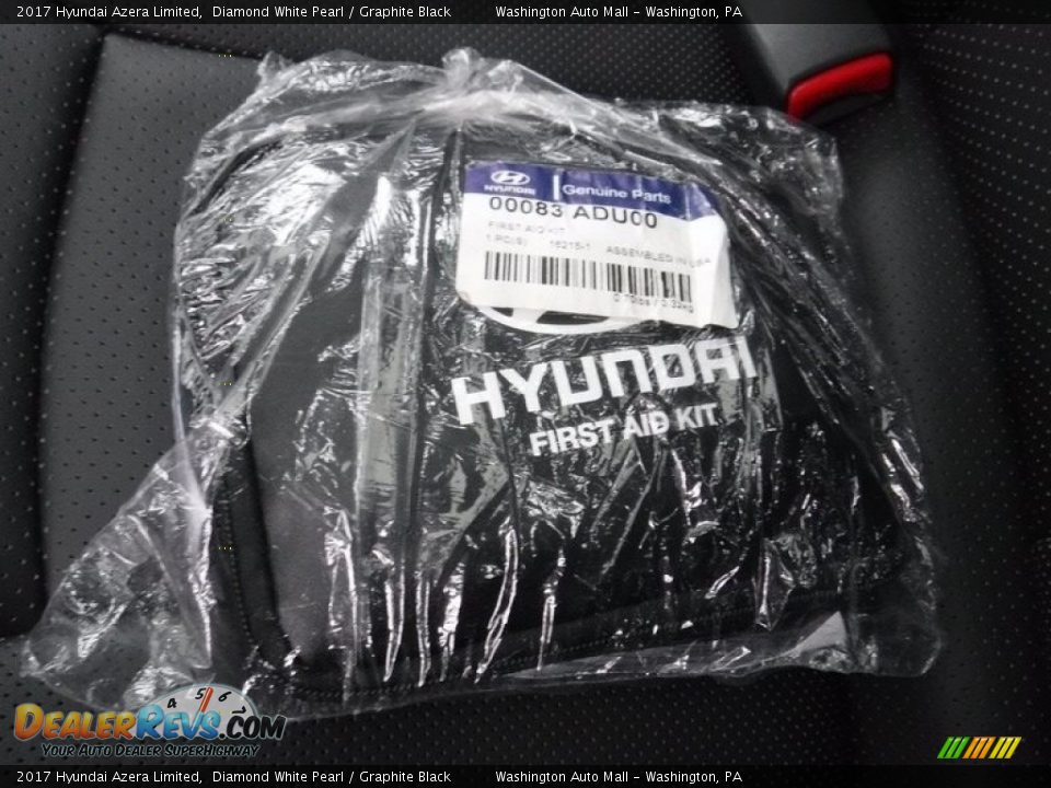 2017 Hyundai Azera Limited Diamond White Pearl / Graphite Black Photo #33