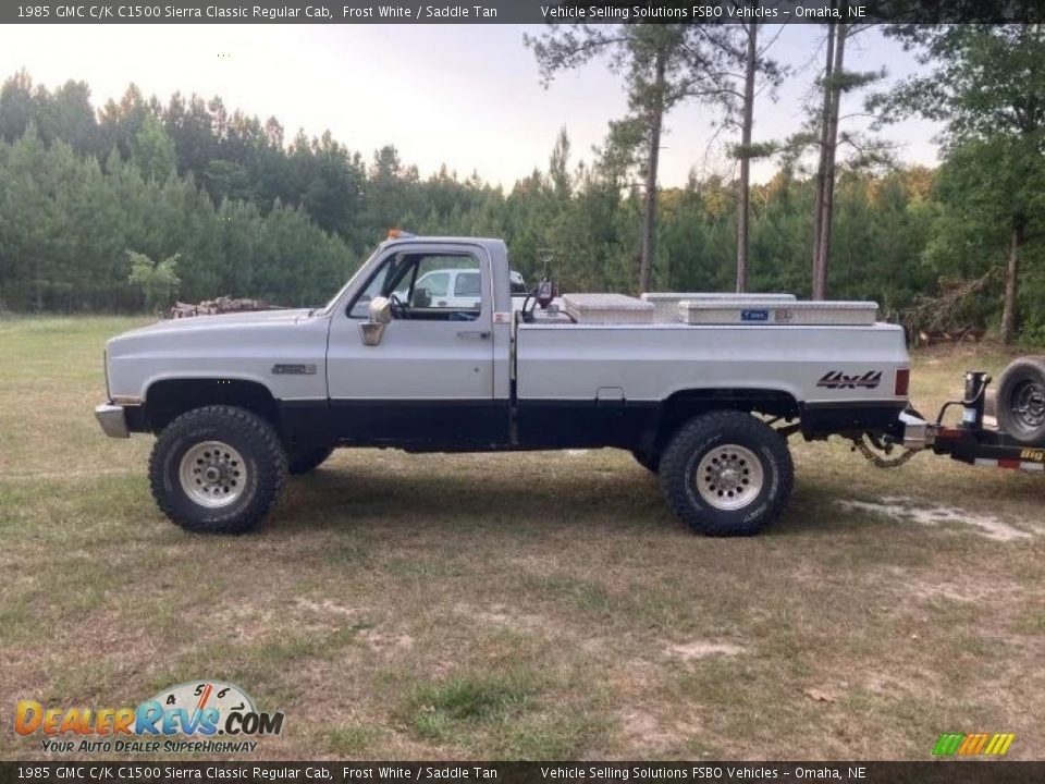 1985 GMC C/K C1500 Sierra Classic Regular Cab Frost White / Saddle Tan Photo #2