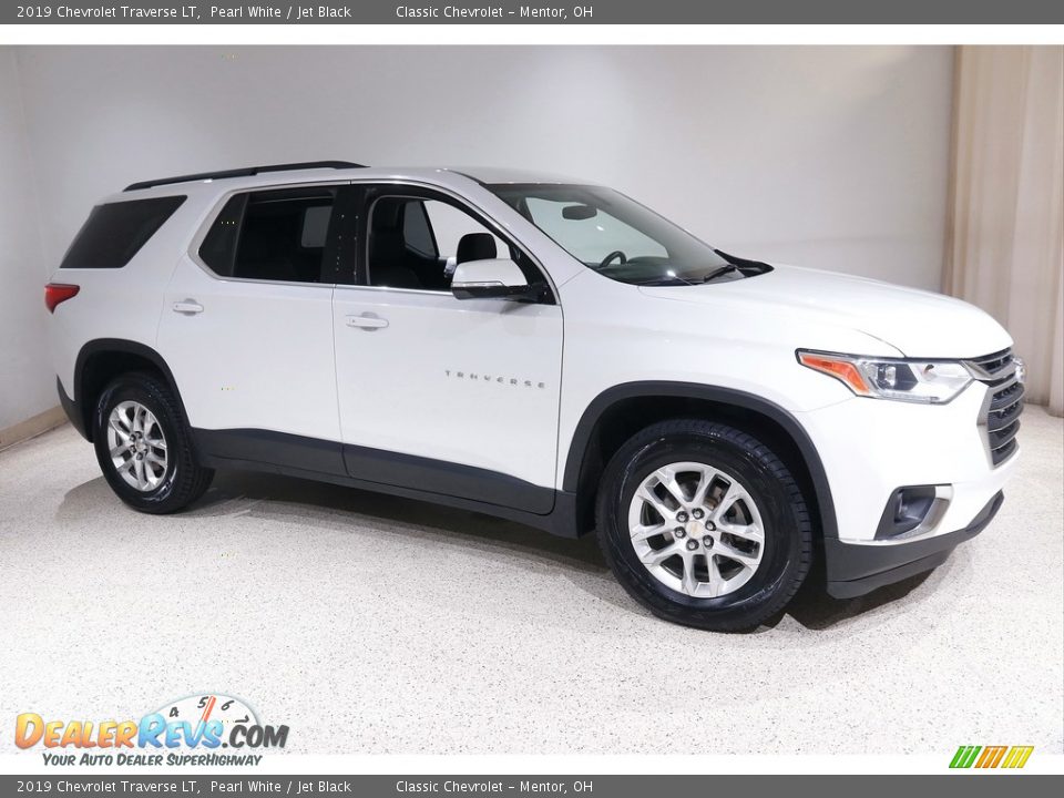 2019 Chevrolet Traverse LT Pearl White / Jet Black Photo #1