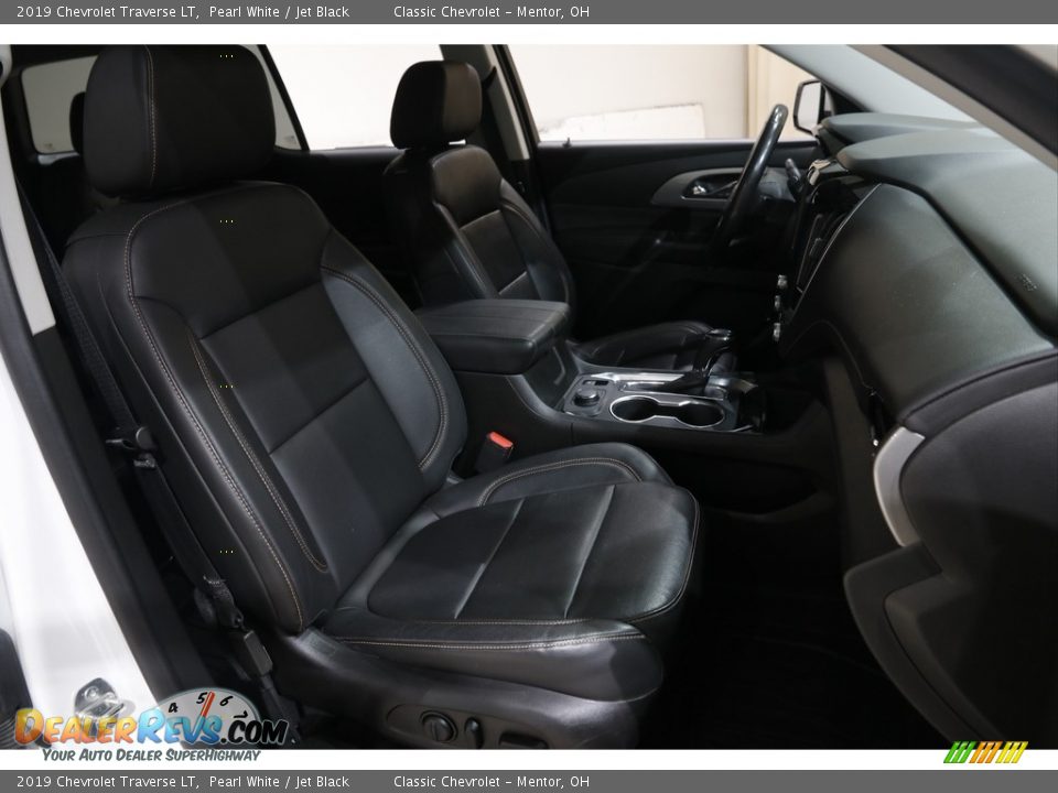Front Seat of 2019 Chevrolet Traverse LT Photo #16