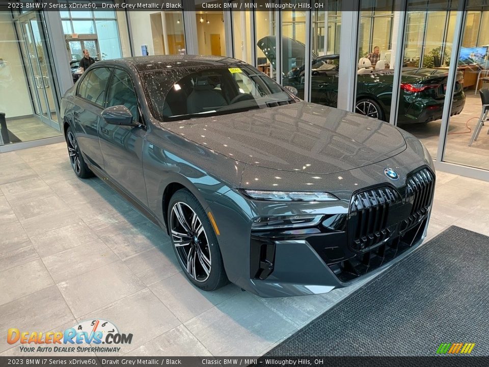 Front 3/4 View of 2023 BMW i7 Series xDrive60 Photo #1