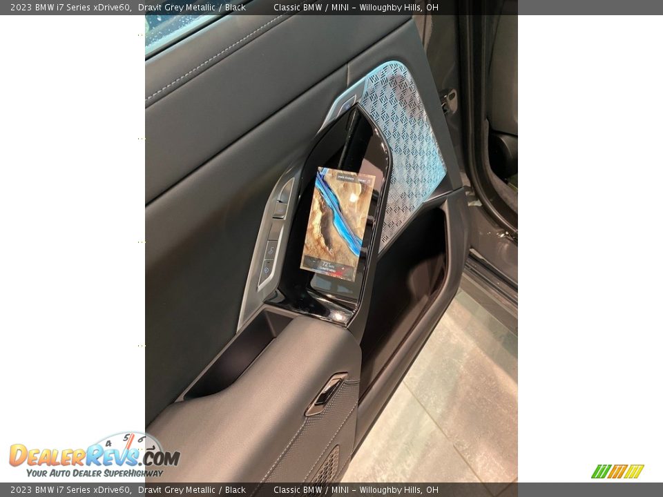 Door Panel of 2023 BMW i7 Series xDrive60 Photo #6