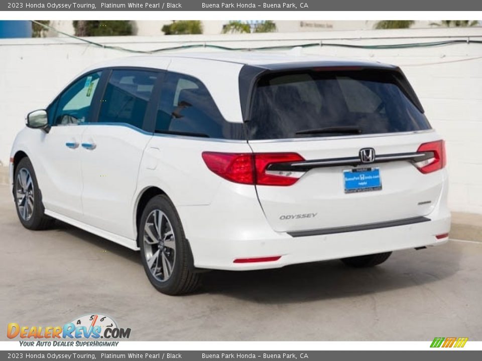 2023 Honda Odyssey Touring Platinum White Pearl / Black Photo #2