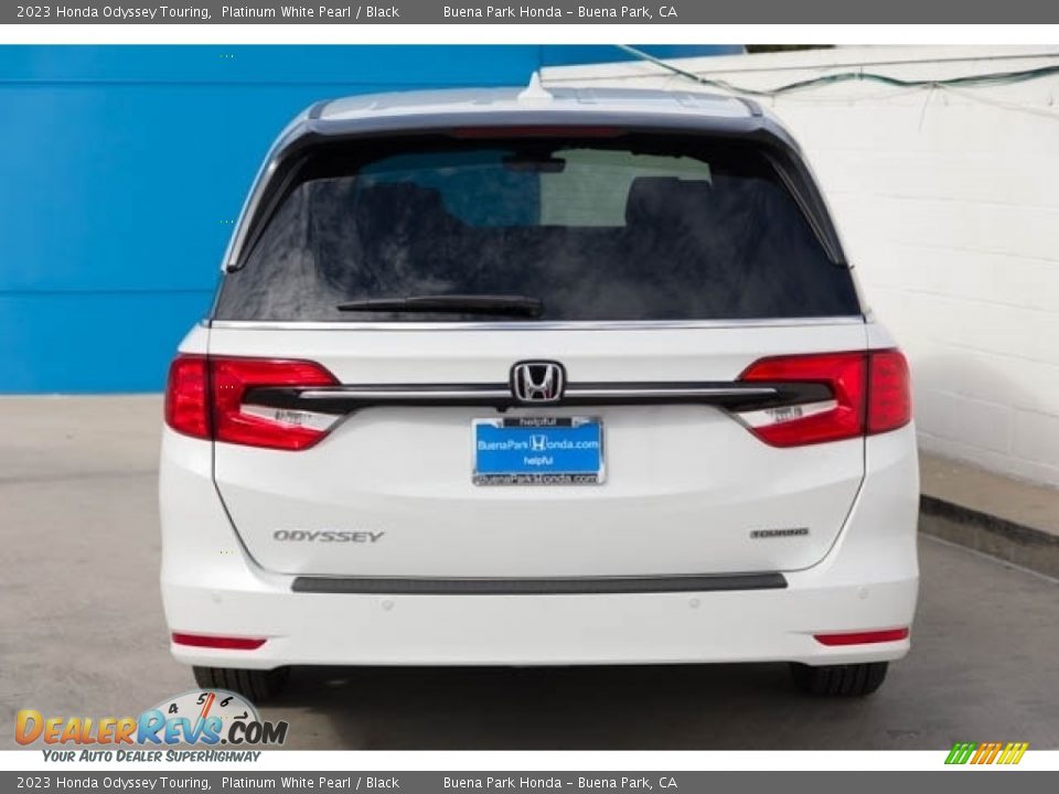 2023 Honda Odyssey Touring Platinum White Pearl / Black Photo #5