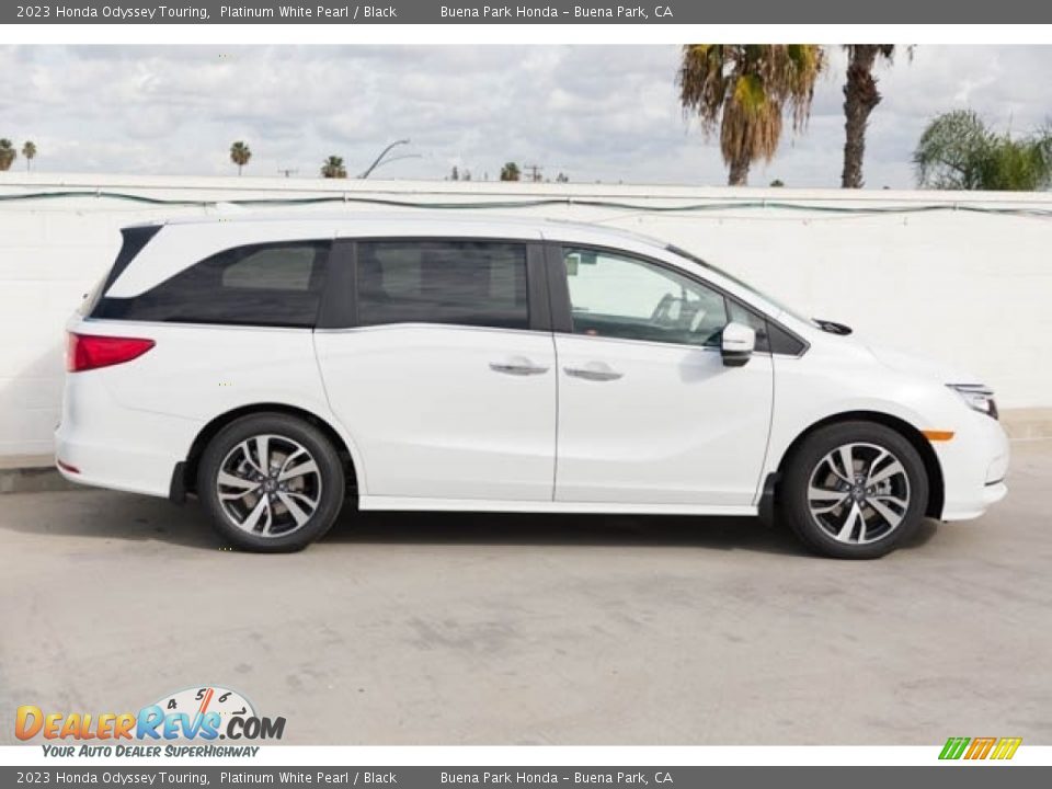 Platinum White Pearl 2023 Honda Odyssey Touring Photo #8