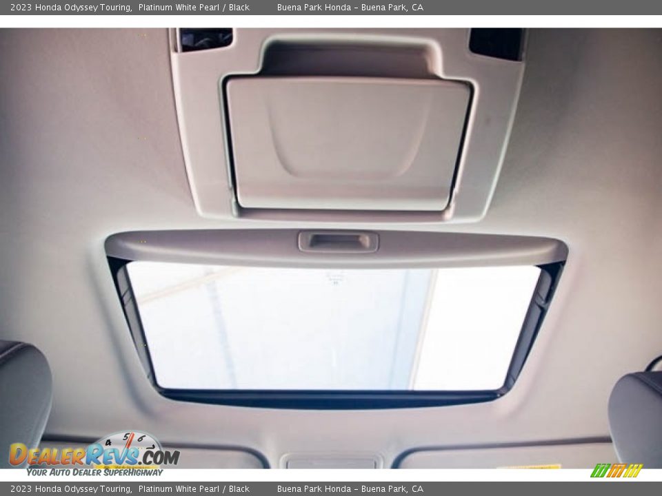 2023 Honda Odyssey Touring Platinum White Pearl / Black Photo #27