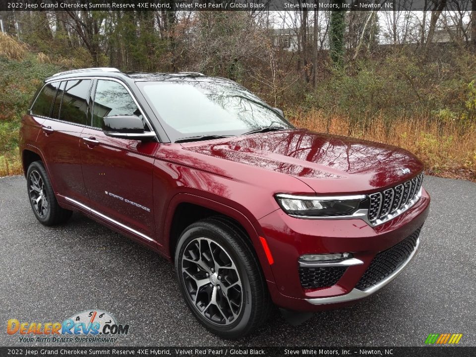 Front 3/4 View of 2022 Jeep Grand Cherokee Summit Reserve 4XE Hybrid Photo #4