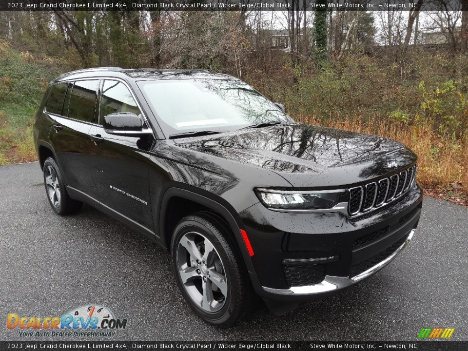 Front 3/4 View of 2023 Jeep Grand Cherokee L Limited 4x4 Photo #4