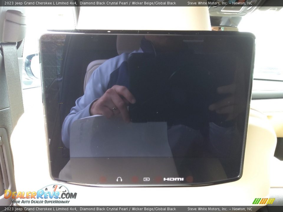 2023 Jeep Grand Cherokee L Limited 4x4 Diamond Black Crystal Pearl / Wicker Beige/Global Black Photo #15