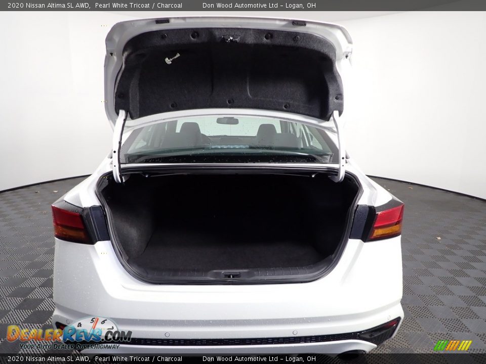 2020 Nissan Altima SL AWD Pearl White Tricoat / Charcoal Photo #10