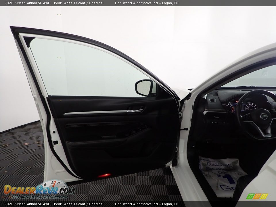 2020 Nissan Altima SL AWD Pearl White Tricoat / Charcoal Photo #13