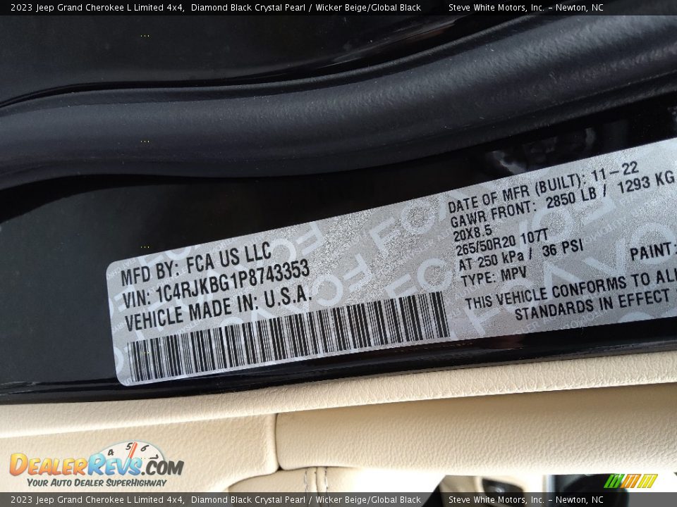 2023 Jeep Grand Cherokee L Limited 4x4 Diamond Black Crystal Pearl / Wicker Beige/Global Black Photo #35