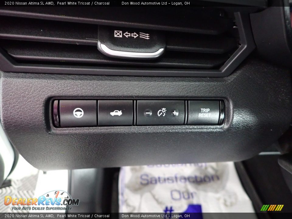 2020 Nissan Altima SL AWD Pearl White Tricoat / Charcoal Photo #17