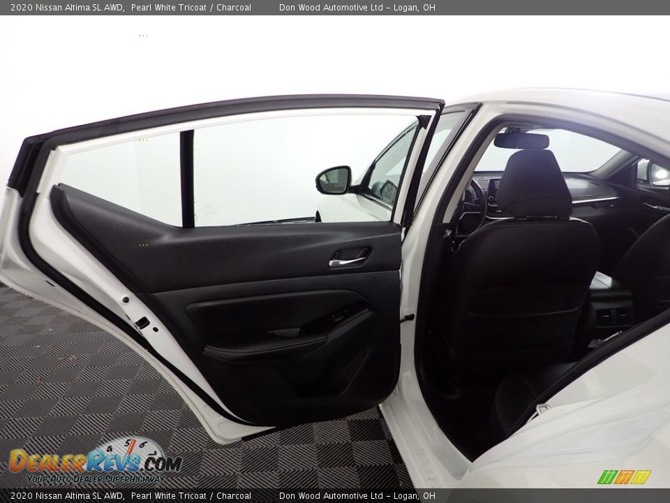 2020 Nissan Altima SL AWD Pearl White Tricoat / Charcoal Photo #26