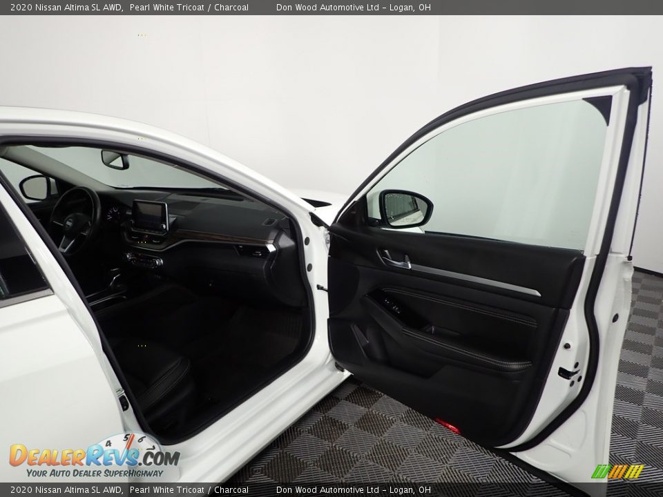 2020 Nissan Altima SL AWD Pearl White Tricoat / Charcoal Photo #28