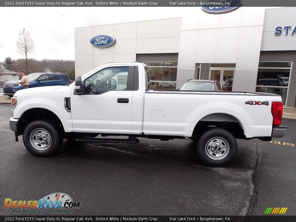 2022 Ford F250 Super Duty XL Regular Cab 4x4 Oxford White / Medium Earth Gray Photo #2