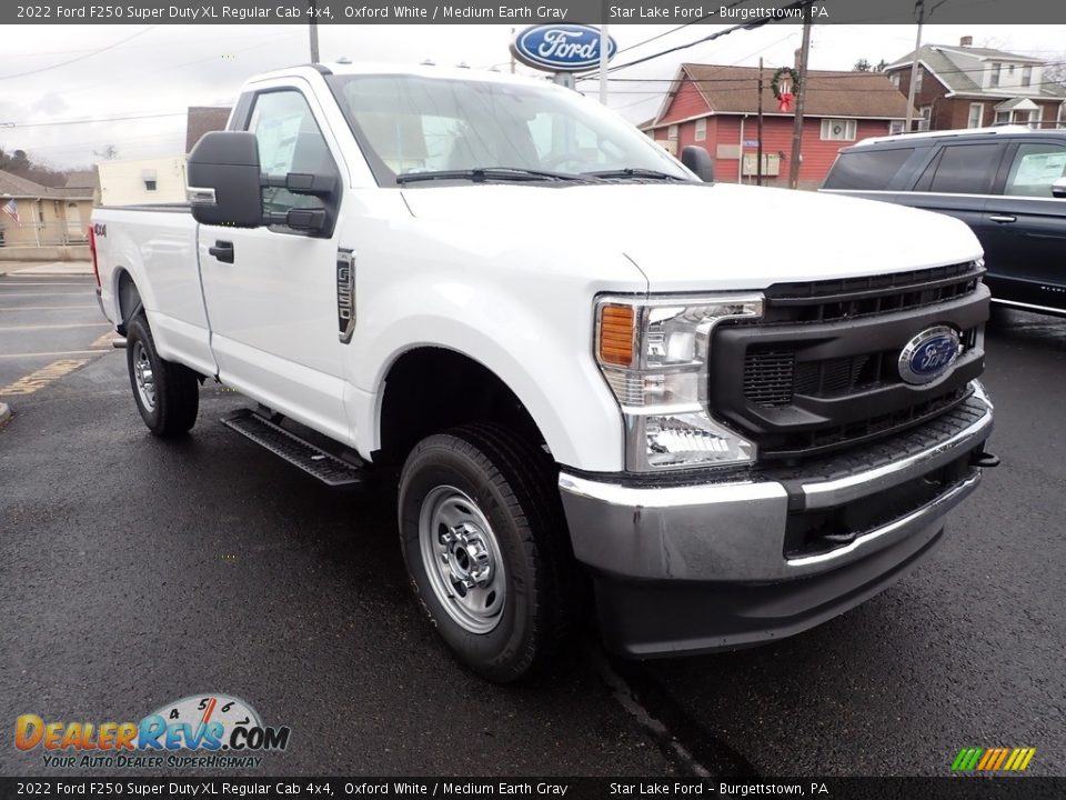 2022 Ford F250 Super Duty XL Regular Cab 4x4 Oxford White / Medium Earth Gray Photo #7