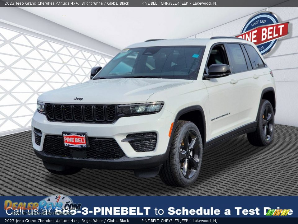 2023 Jeep Grand Cherokee Altitude 4x4 Bright White / Global Black Photo #1