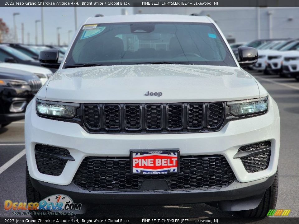 2023 Jeep Grand Cherokee Altitude 4x4 Bright White / Global Black Photo #2