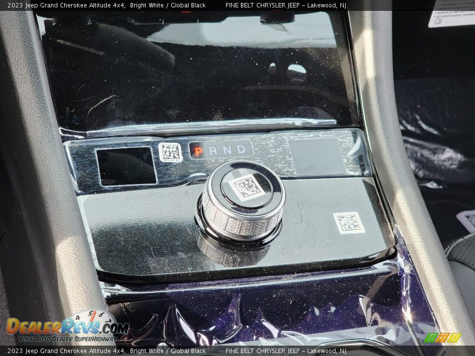 2023 Jeep Grand Cherokee Altitude 4x4 Bright White / Global Black Photo #12