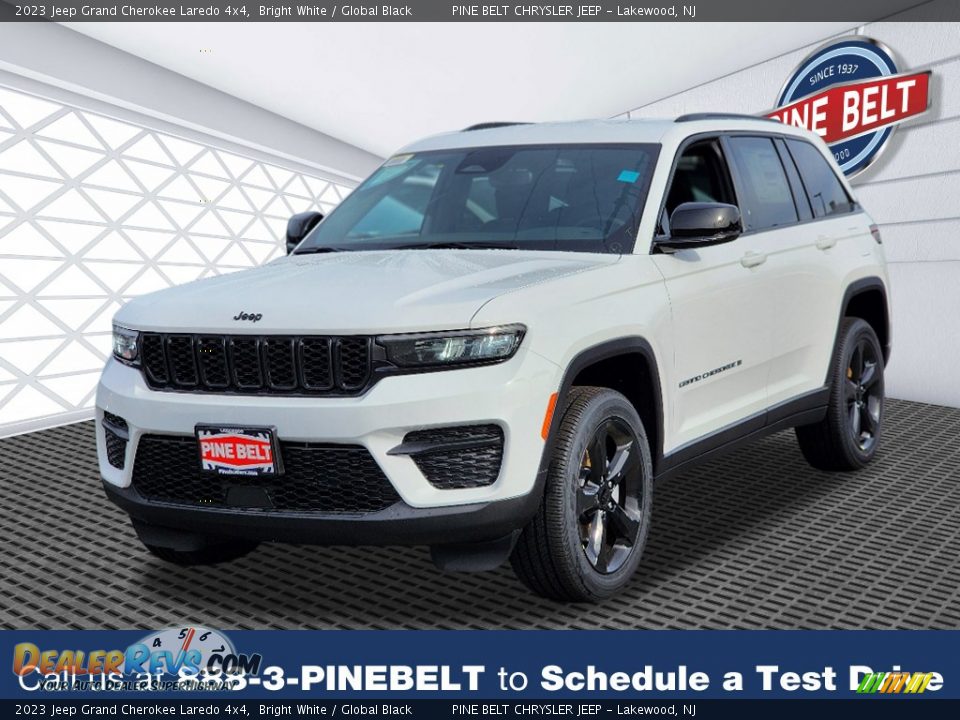 2023 Jeep Grand Cherokee Laredo 4x4 Bright White / Global Black Photo #1