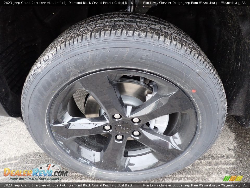 2023 Jeep Grand Cherokee Altitude 4x4 Diamond Black Crystal Pearl / Global Black Photo #10