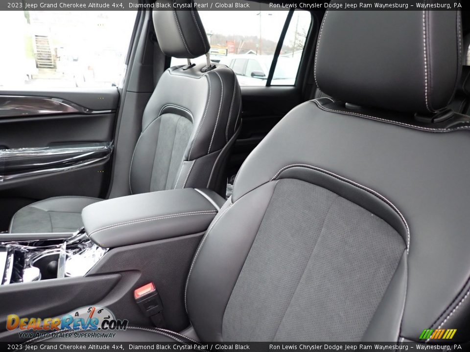 2023 Jeep Grand Cherokee Altitude 4x4 Diamond Black Crystal Pearl / Global Black Photo #11