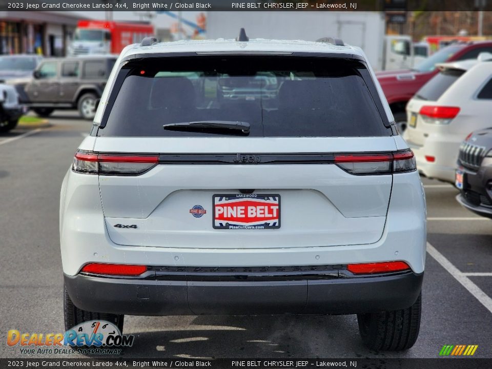 2023 Jeep Grand Cherokee Laredo 4x4 Bright White / Global Black Photo #6