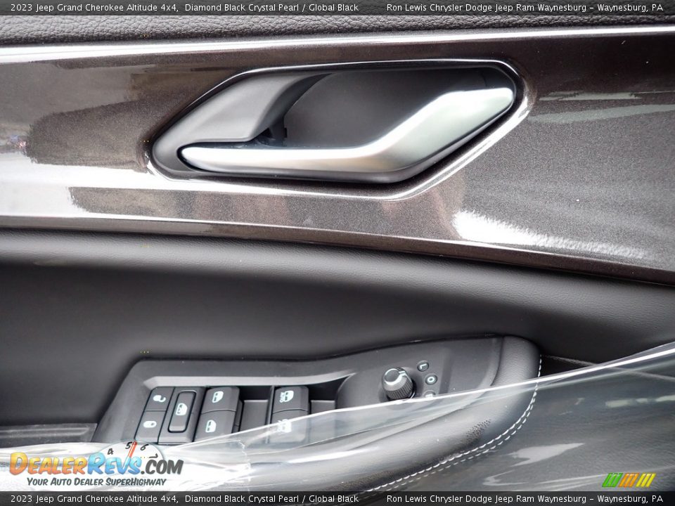 2023 Jeep Grand Cherokee Altitude 4x4 Diamond Black Crystal Pearl / Global Black Photo #15