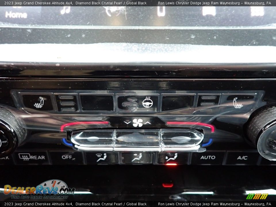 2023 Jeep Grand Cherokee Altitude 4x4 Diamond Black Crystal Pearl / Global Black Photo #18
