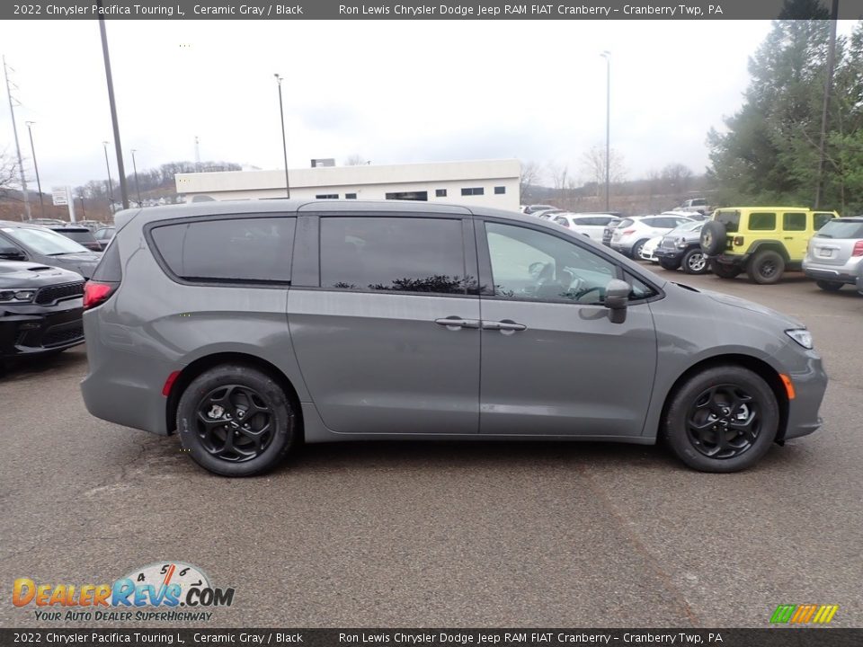 2022 Chrysler Pacifica Touring L Ceramic Gray / Black Photo #4