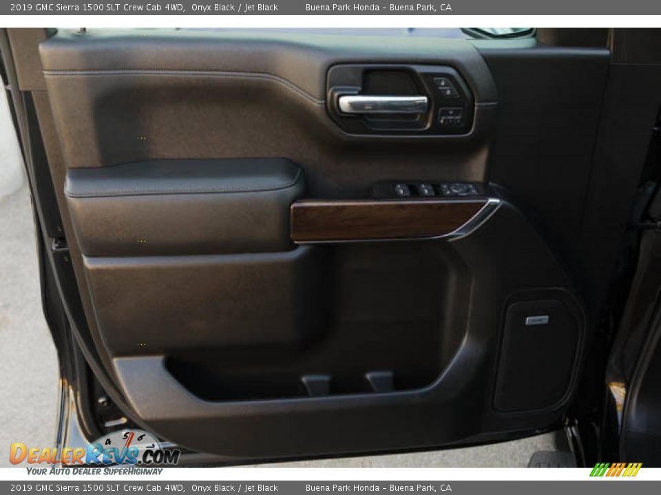 Door Panel of 2019 GMC Sierra 1500 SLT Crew Cab 4WD Photo #32