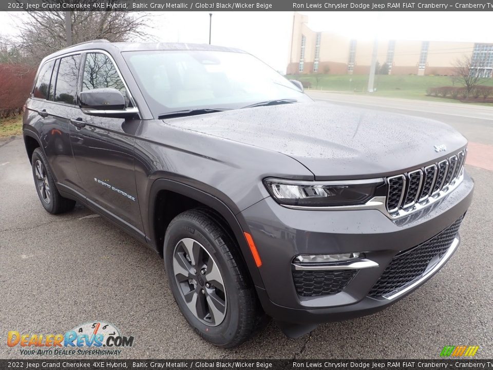 Front 3/4 View of 2022 Jeep Grand Cherokee 4XE Hybrid Photo #4