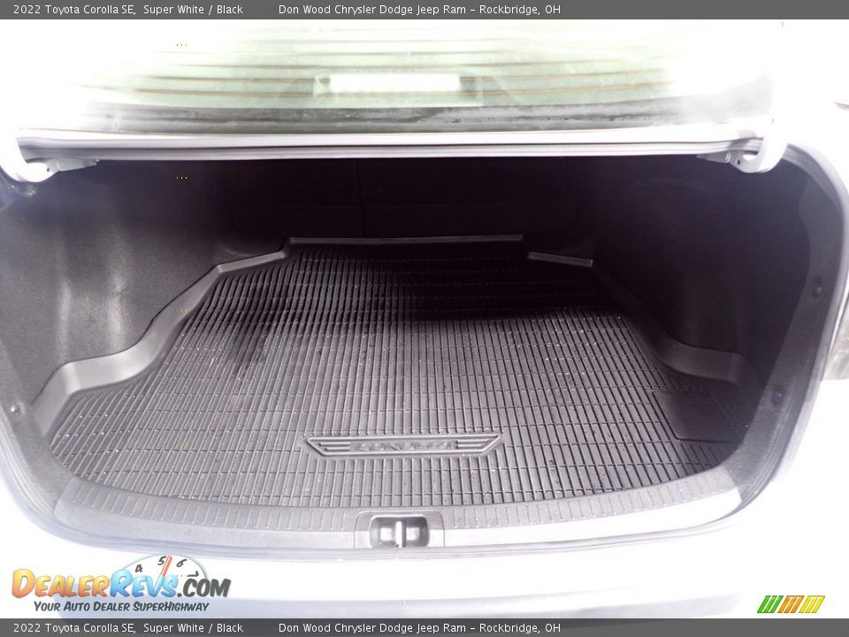 2022 Toyota Corolla SE Trunk Photo #9