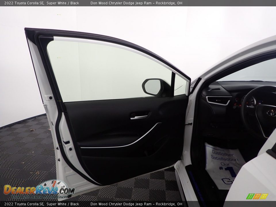 2022 Toyota Corolla SE Super White / Black Photo #11