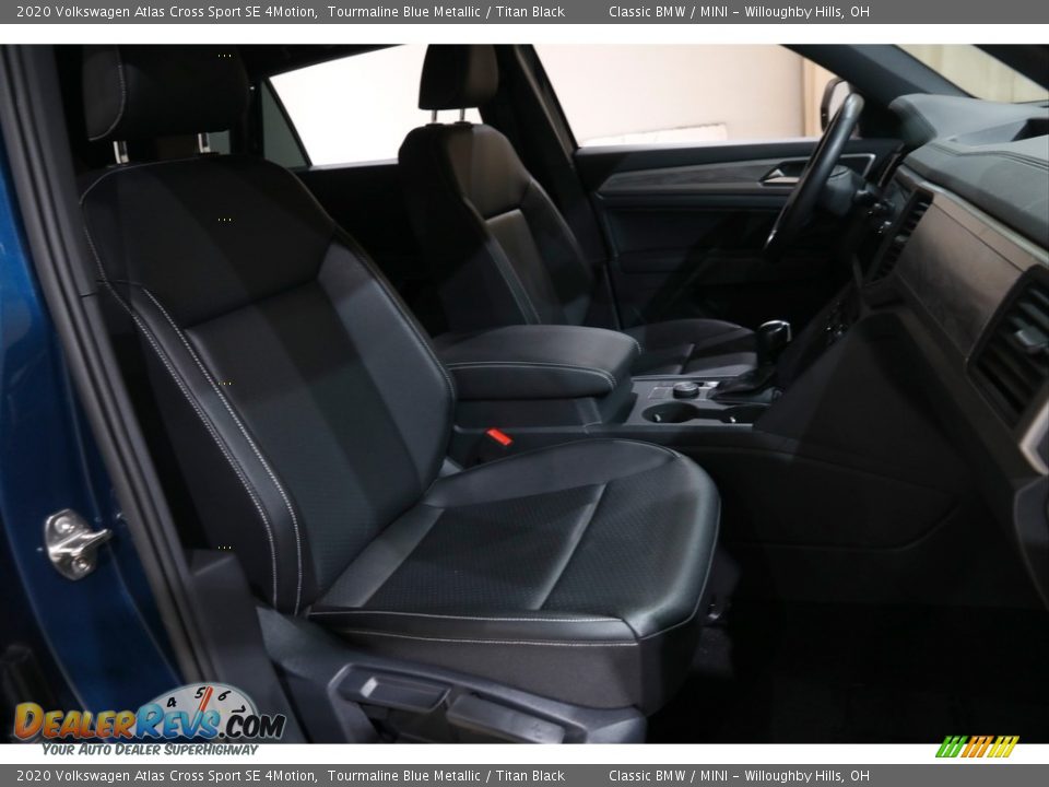 Front Seat of 2020 Volkswagen Atlas Cross Sport SE 4Motion Photo #15