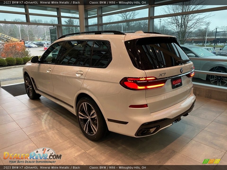 2023 BMW X7 xDrive40i Mineral White Metallic / Black Photo #2